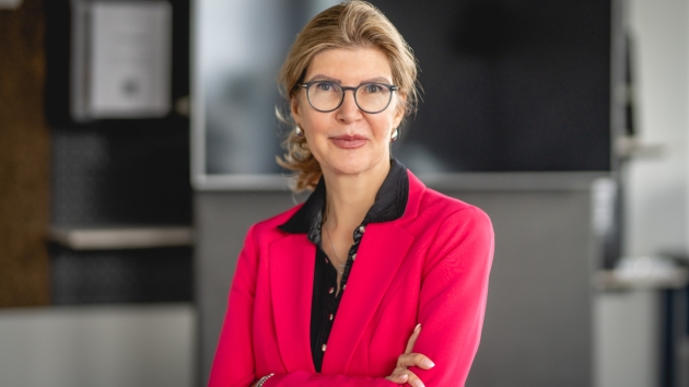 Zukunftsmut statt Abwarten: Warum Marken heute Orientierung geben müssen - Monika Schulze, Vize-Präsidentin der Gesellschaft zur Erforschung des Markenwesens (G·E·M) - Quelle: Manor Lux